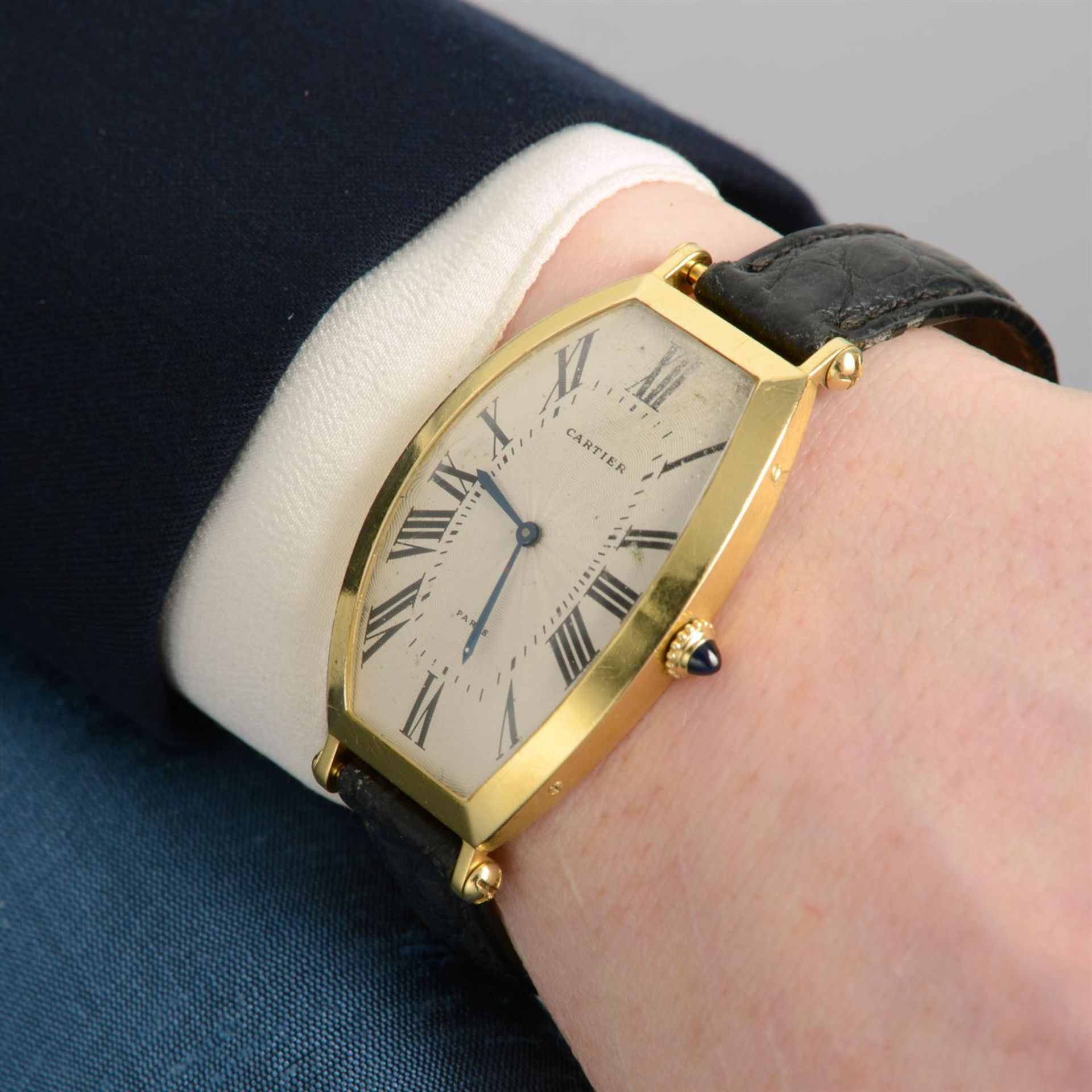 CARTIER - a yellow metal Tonneau wrist watch, 26x39mm. - Image 5 of 5
