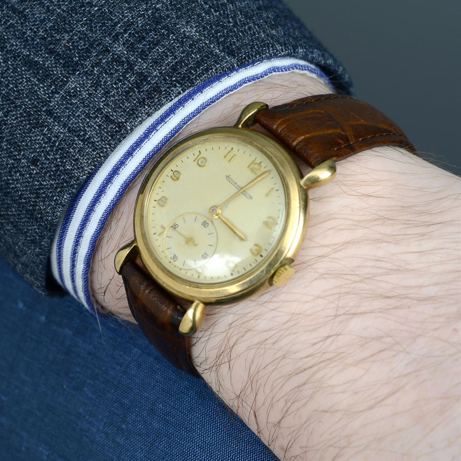 JAEGER-LECOULTRE - a 9ct yellow gold wrist watch, 32mm. - Image 5 of 5