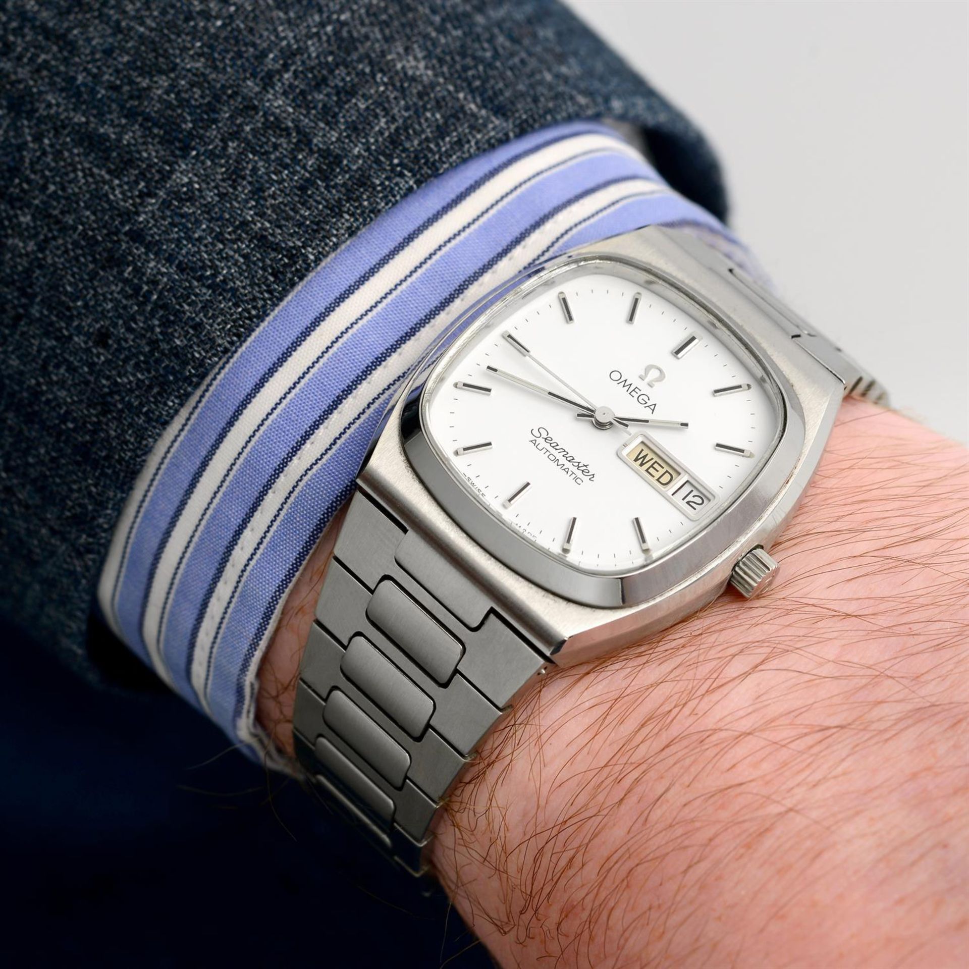 OMEGA - a stainless steel Seamaster bracelet watch, 34mm. - Image 5 of 5