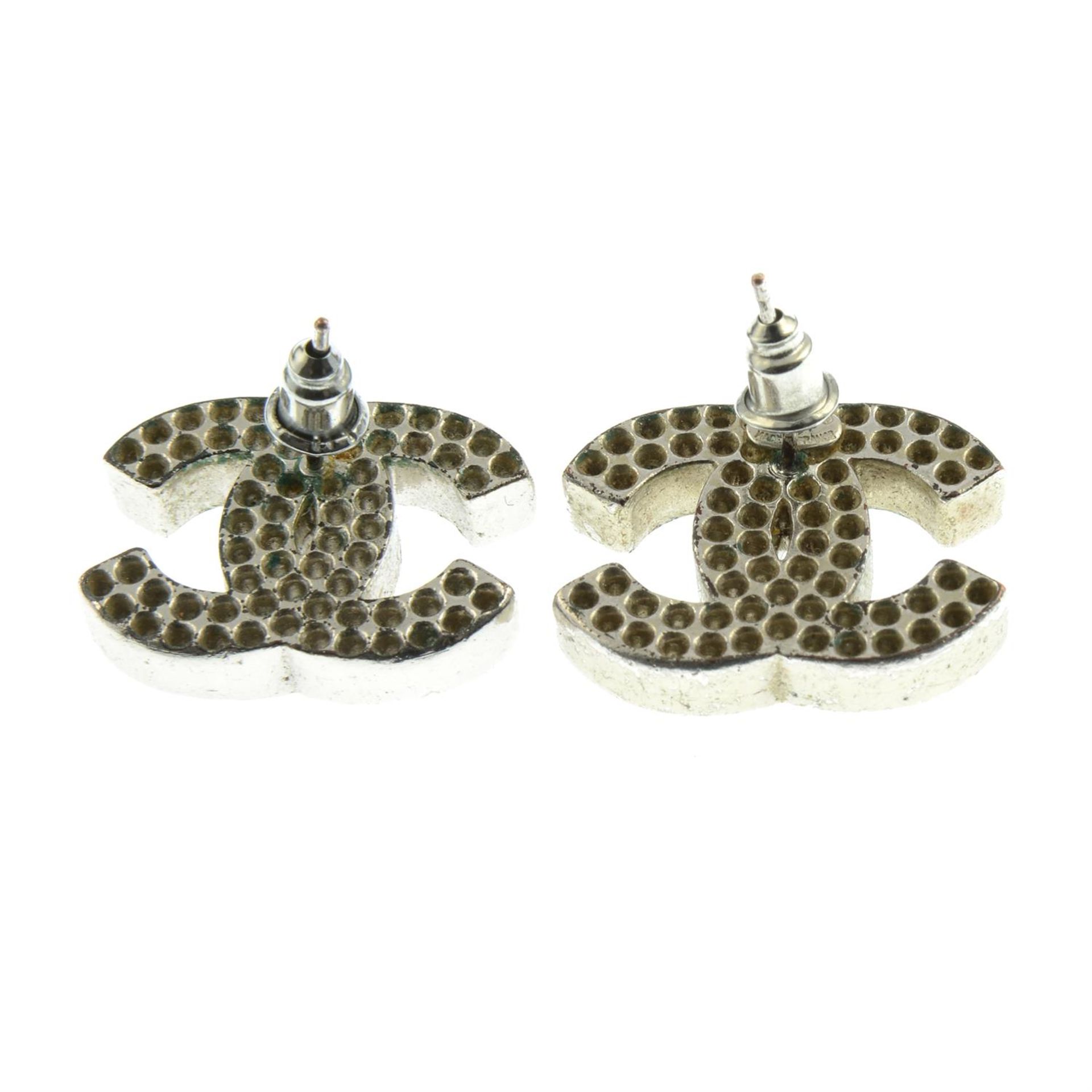 CHANEL - a pair of stud earrings. - Image 2 of 3