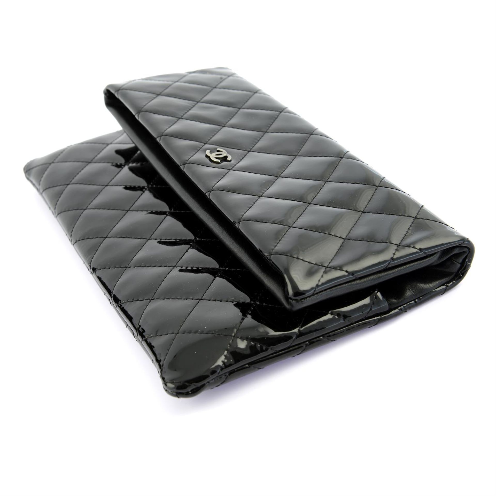 CHANEL - a black quilted patent leather fold clutch bag. - Image 3 of 3