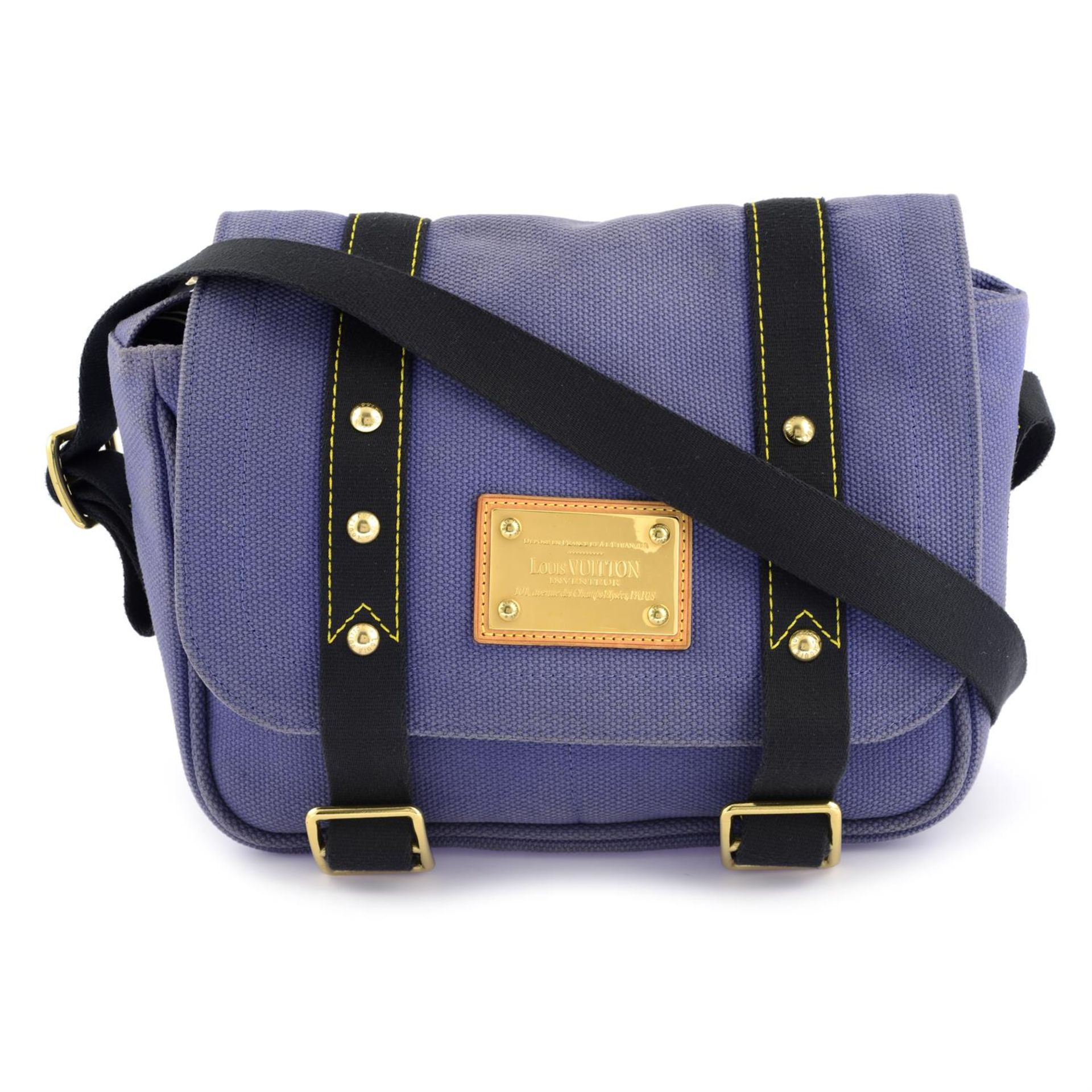 LOUIS VUITTON - a purple Antigua Besace PM bag.