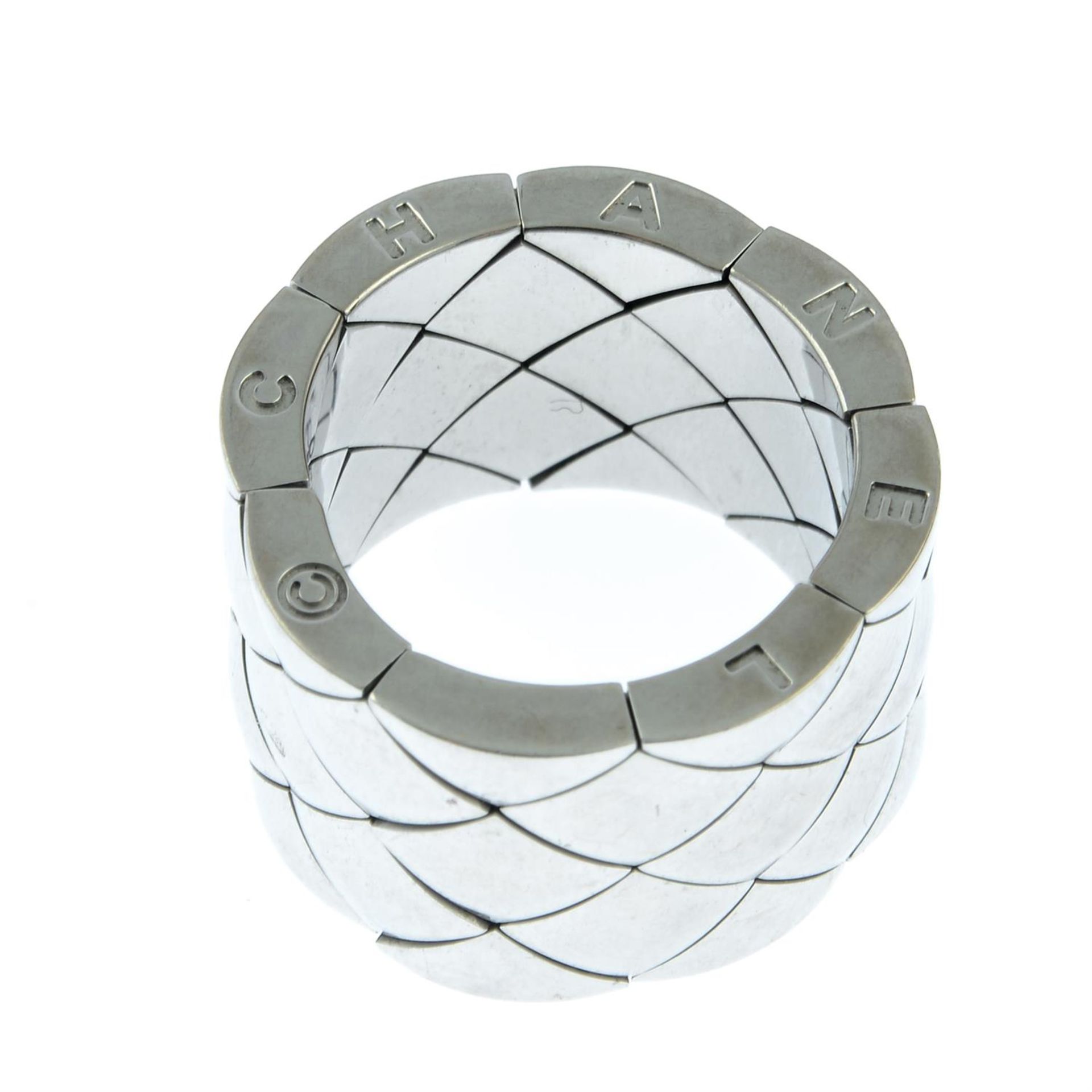 CHANEL - a 'Matelassé' flexible ring. - Image 3 of 5