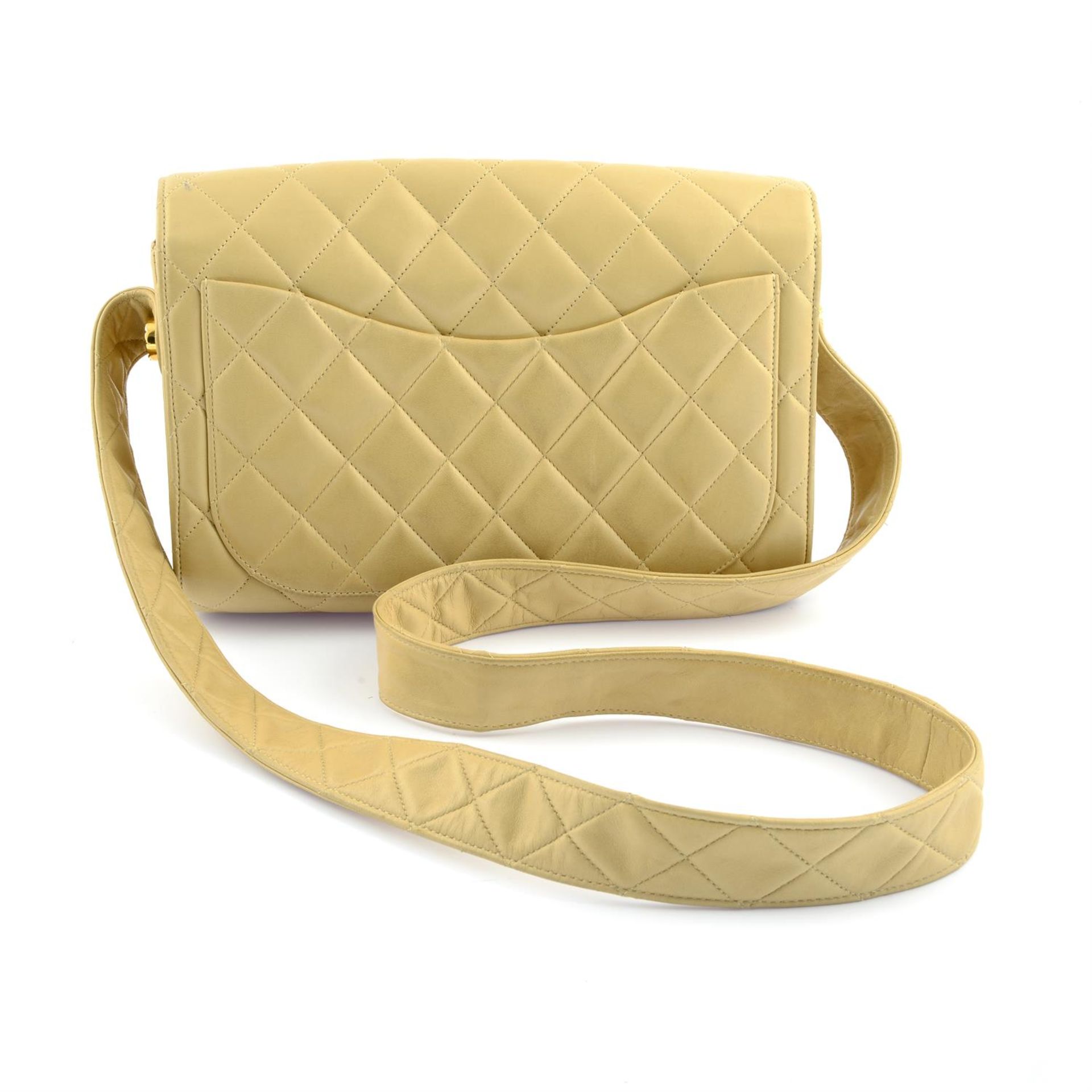 CHANEL - a beige lambskin leather handbag. - Bild 2 aus 4