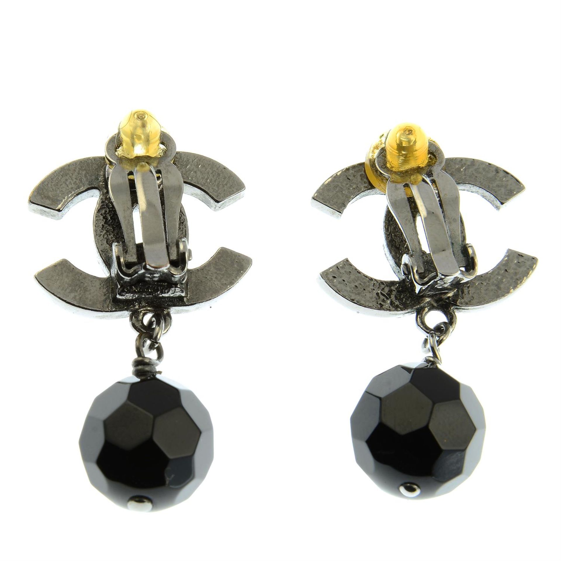 CHANEL - a pair of clip-on earrings. - Image 2 of 3