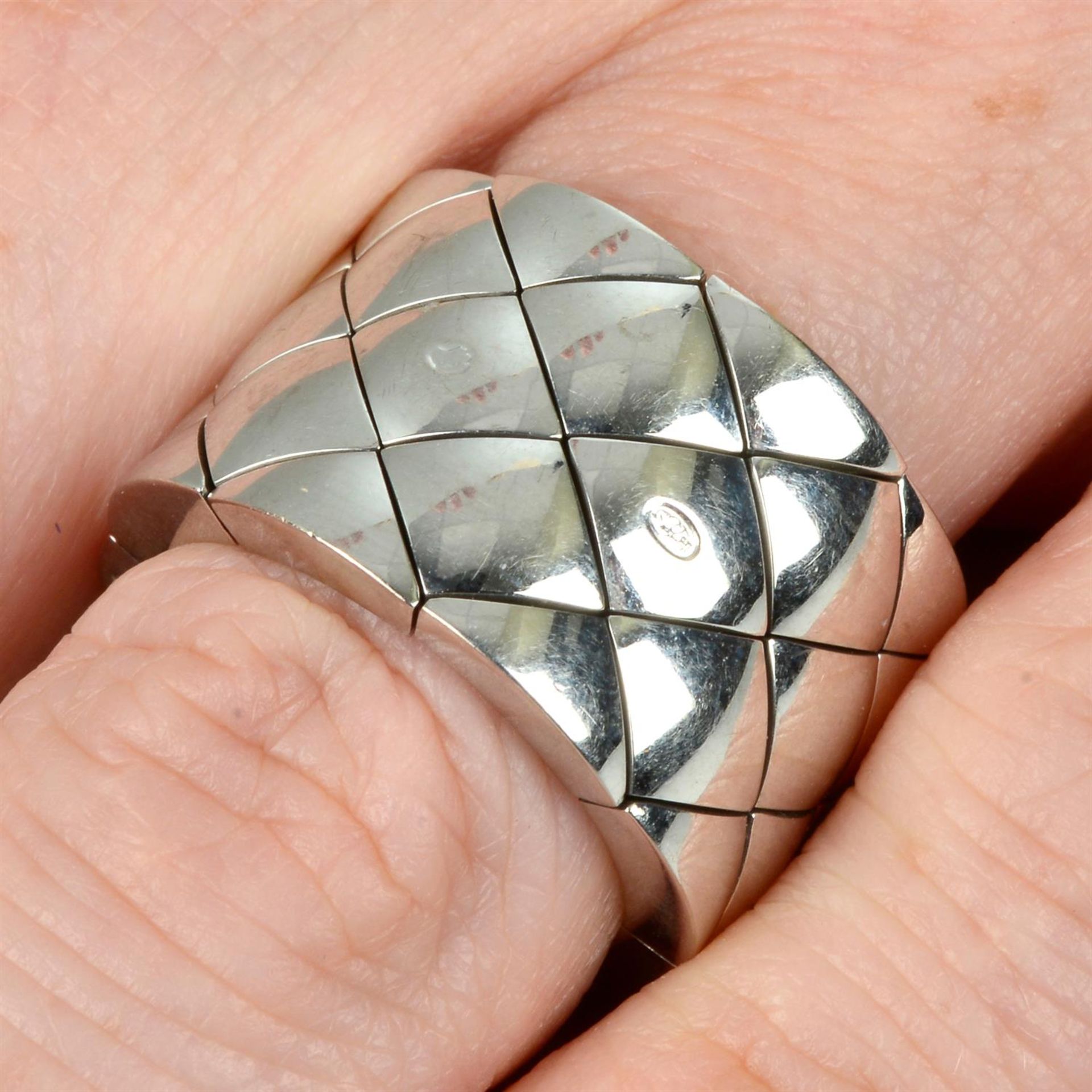 CHANEL - a 'Matelassé' flexible ring. - Image 4 of 5