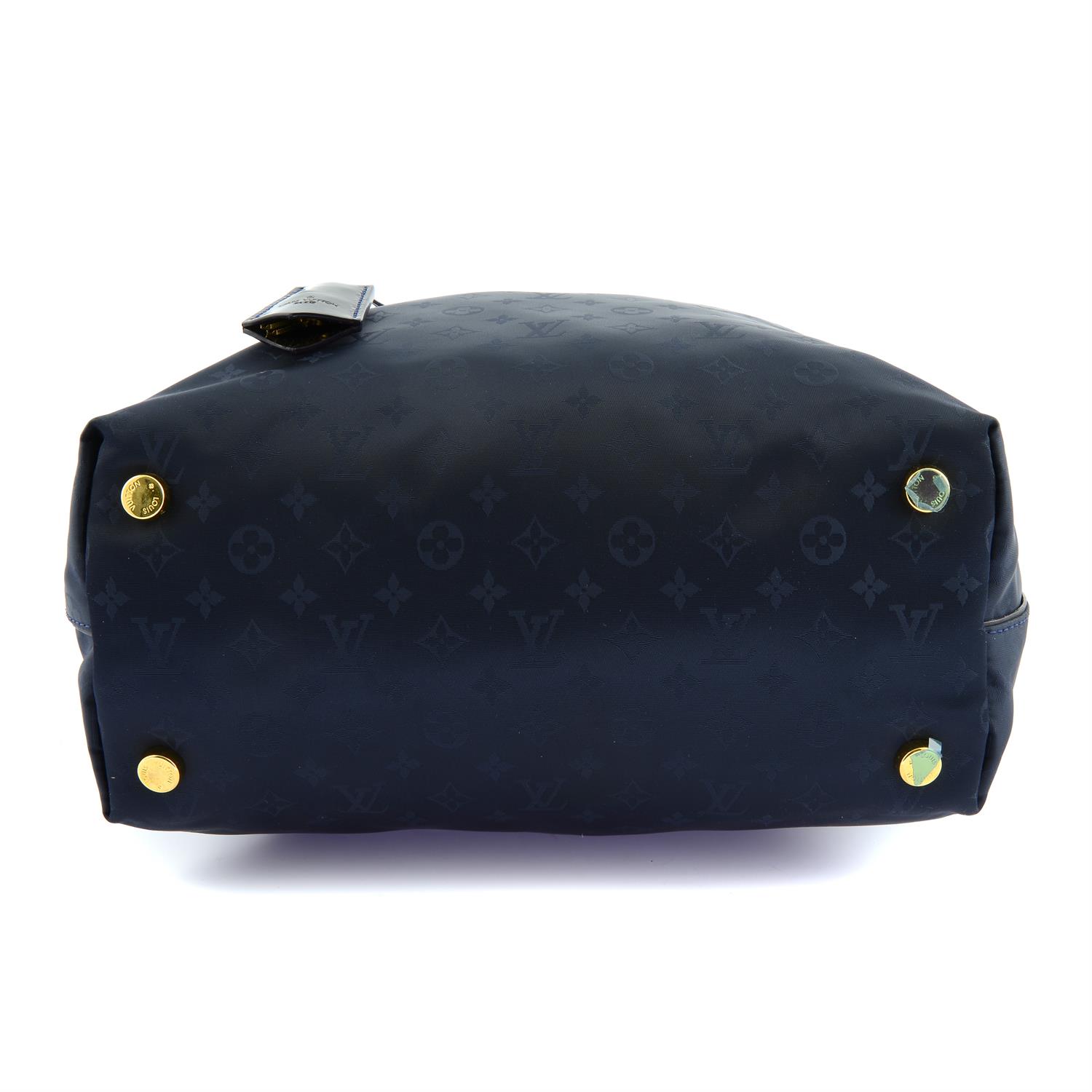 LOUIS VUITTON - a blue Monogram Desire Lockit MM. - Image 4 of 4