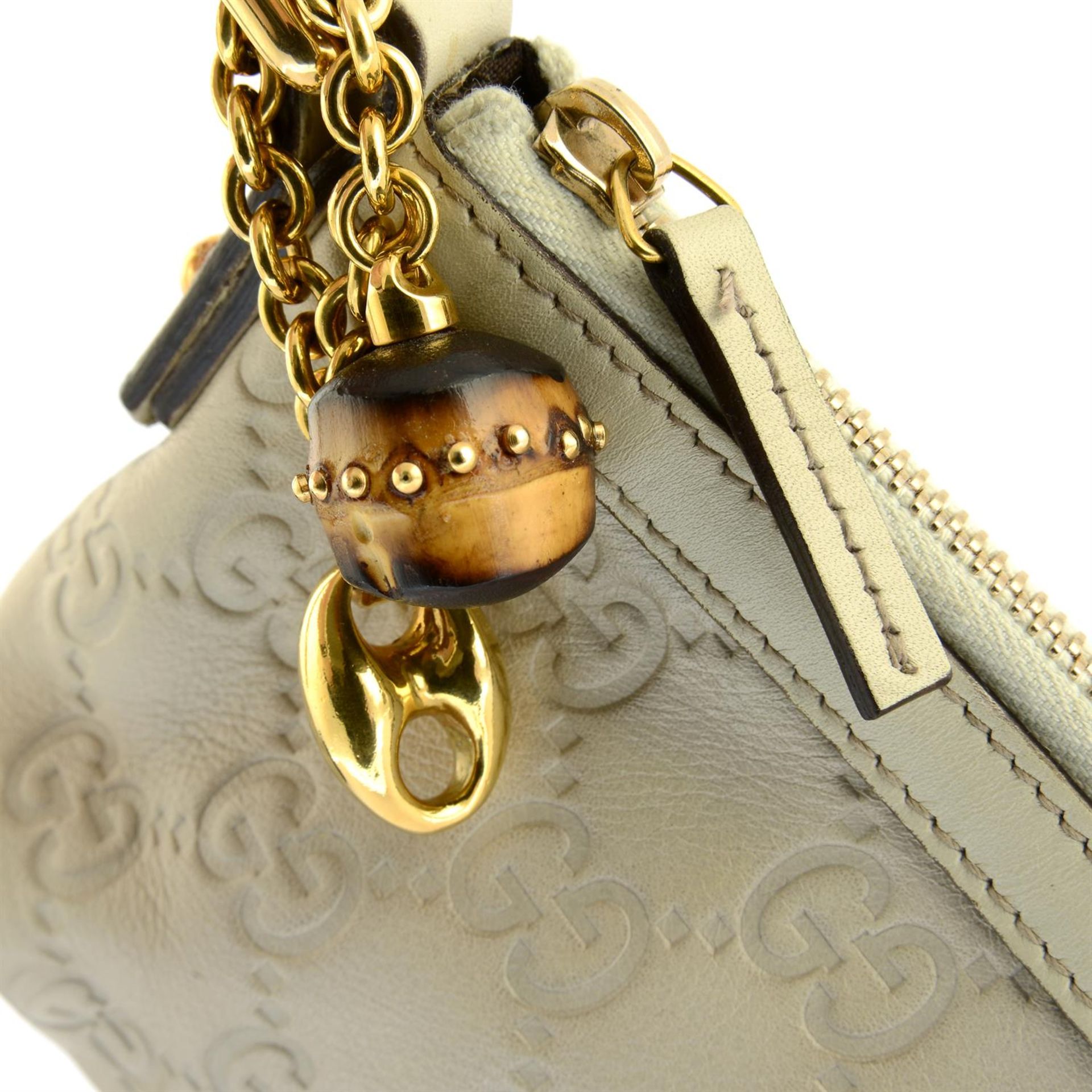 GUCCI - a beige leather Guccissima wristlet. - Image 3 of 3