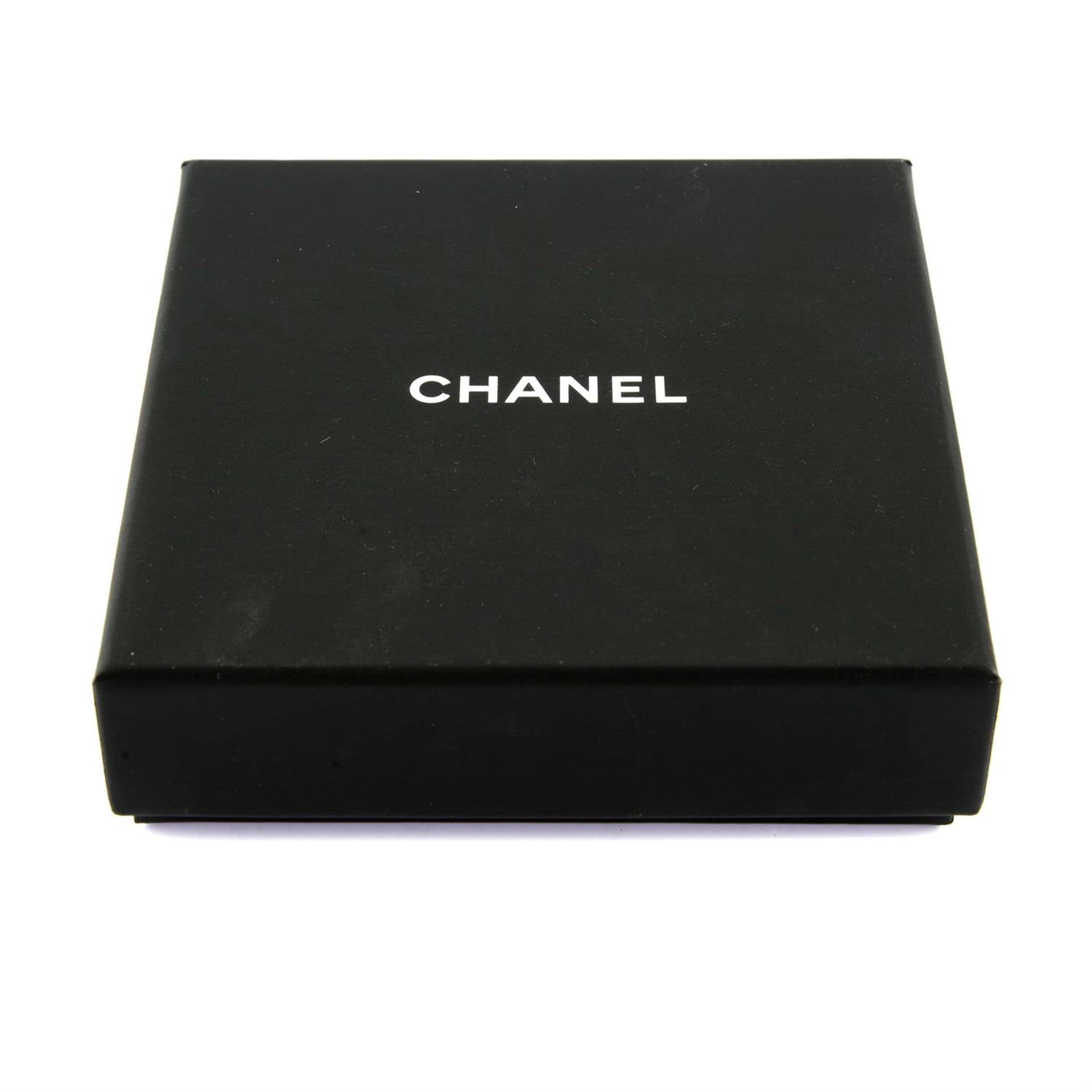 CHANEL - a pair of clip-on earrings. - Image 3 of 3