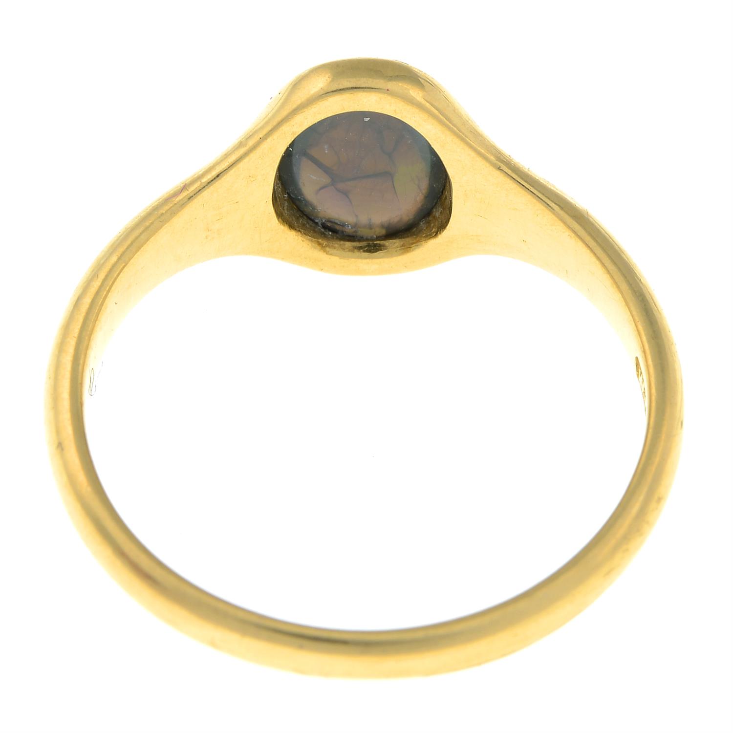 An early 20th century opal single-stone ring. - Bild 2 aus 2