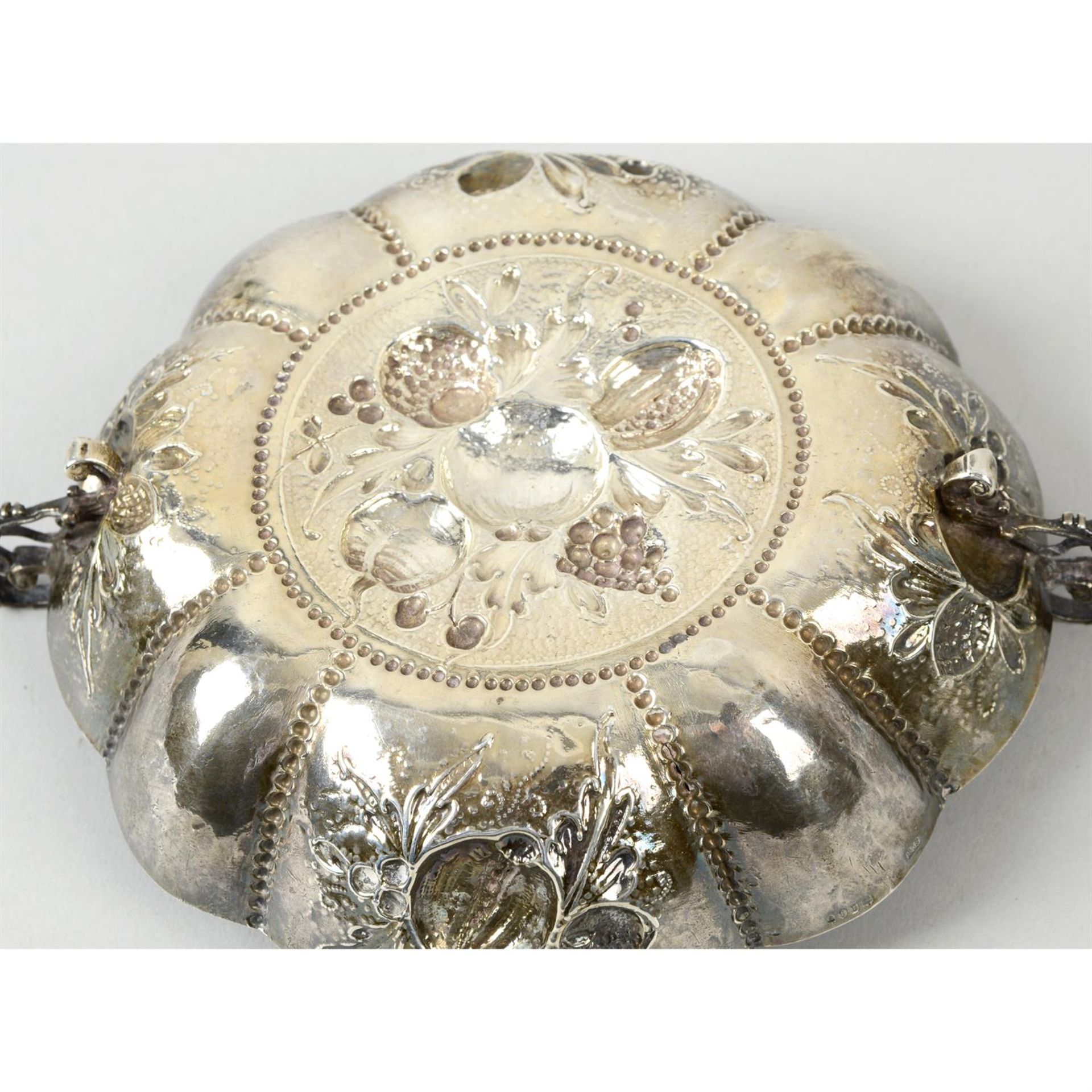 A late 19th century silver fruit embossed bowl, with import mark. - Bild 2 aus 2
