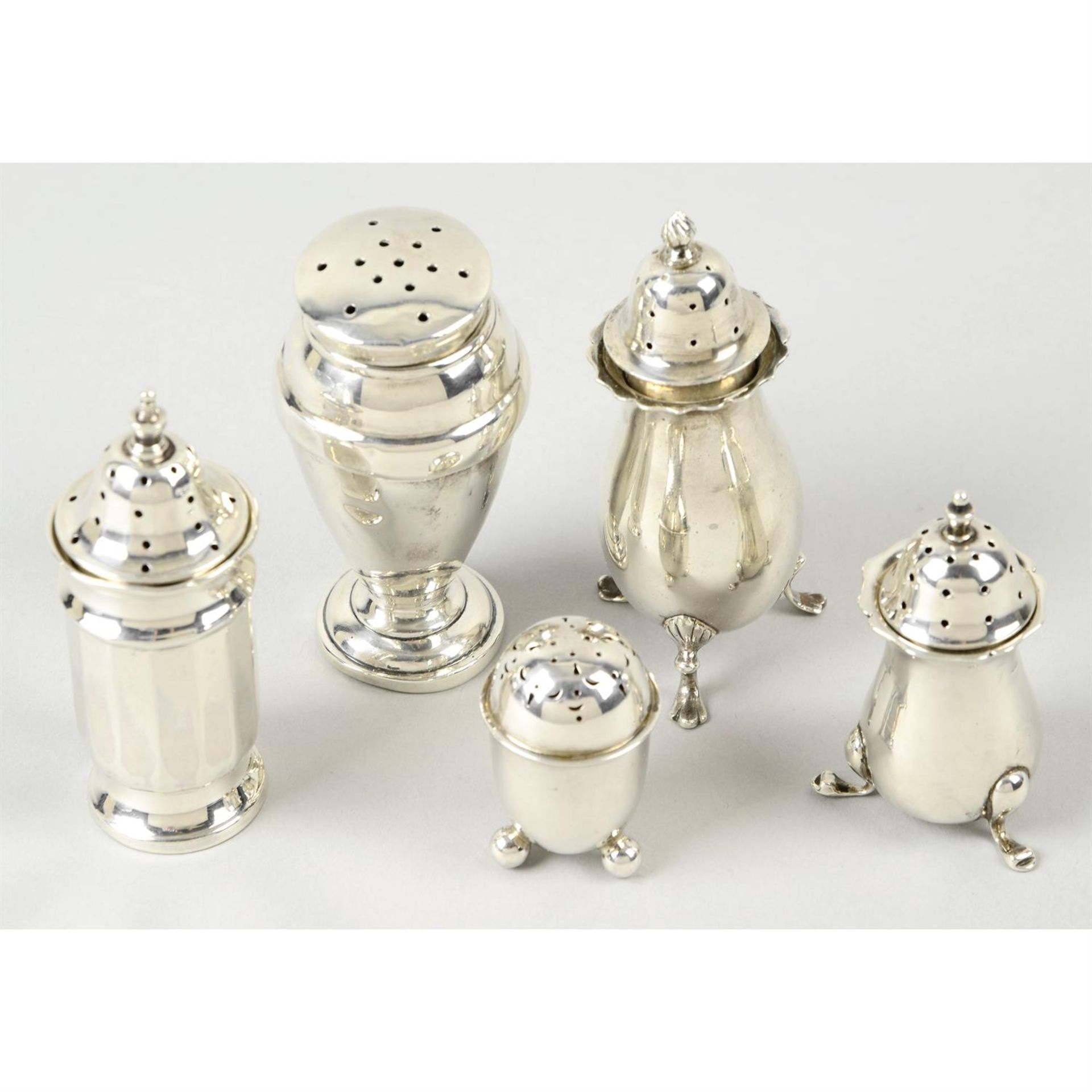 A selection of assorted silver salt & pepper pots, various dates and makers. - Image 3 of 4