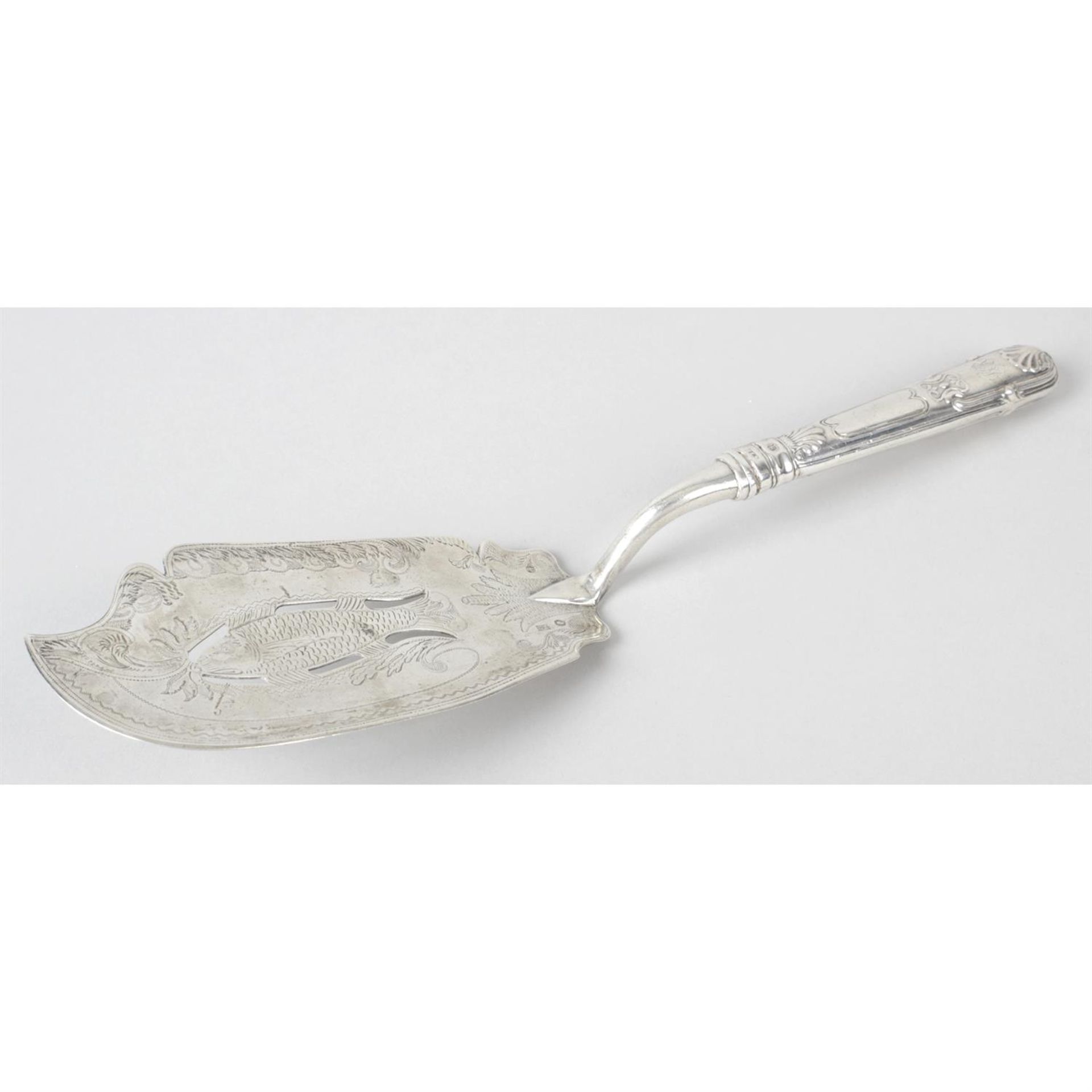 A 19th century Irish silver fish slice. - Bild 2 aus 4