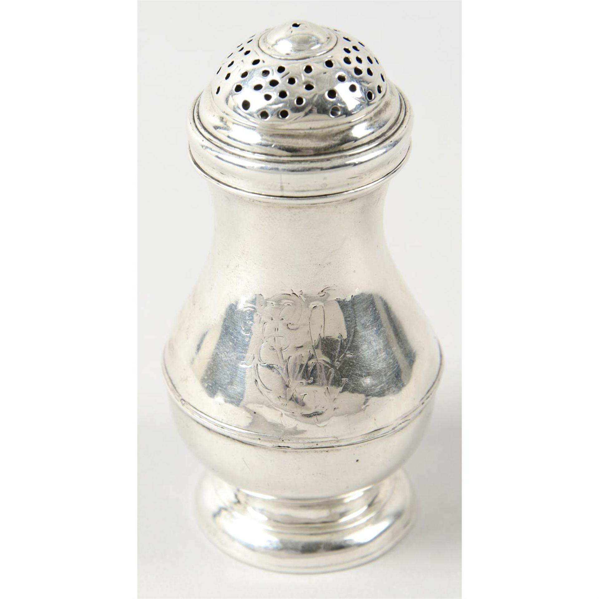 A George I silver pepper pot with bun top.