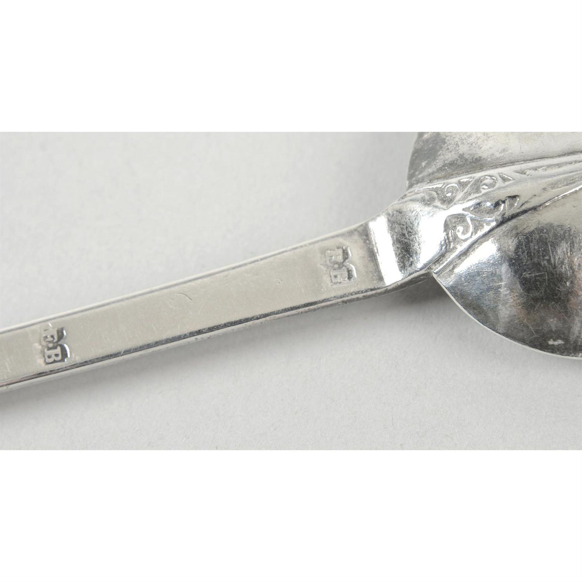 A late 17th century provincial silver Trefid spoon by Eli Bilton, Newcastle. - Bild 2 aus 3