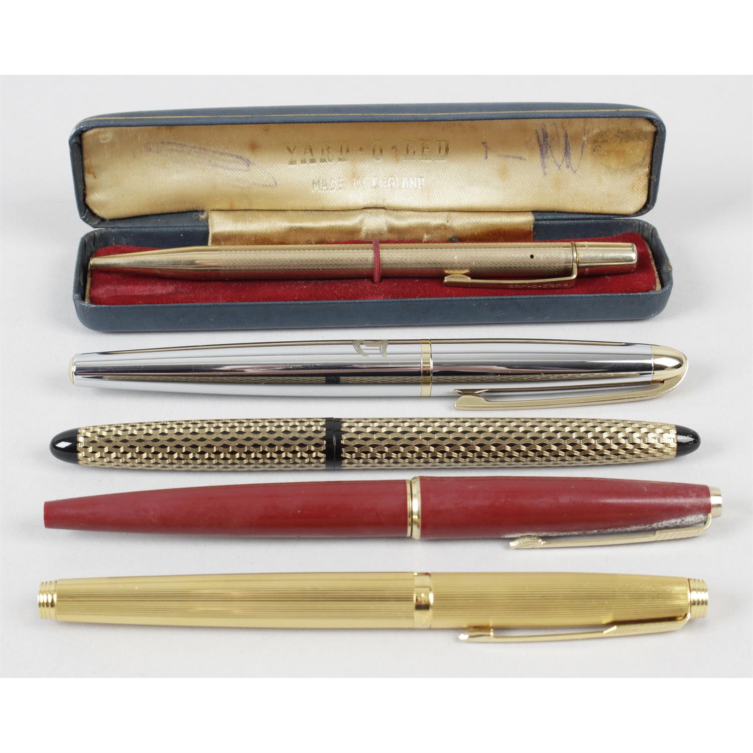 A mixed selection of assorted pens, to include Yard-O-Led, Parker and Sheaffer examples, etc. (5)