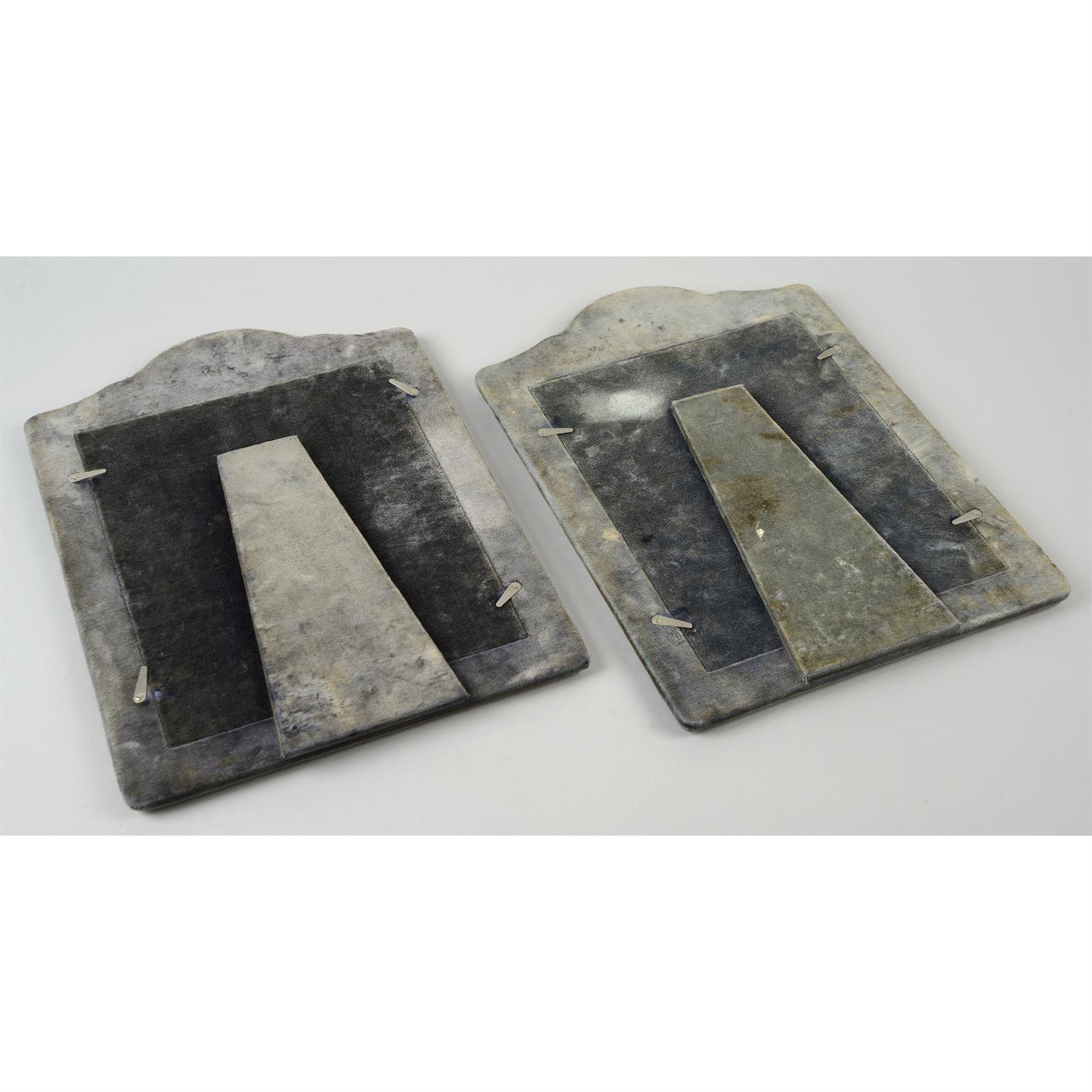 A pair of modern silver mounted photograph frames. - Image 3 of 3