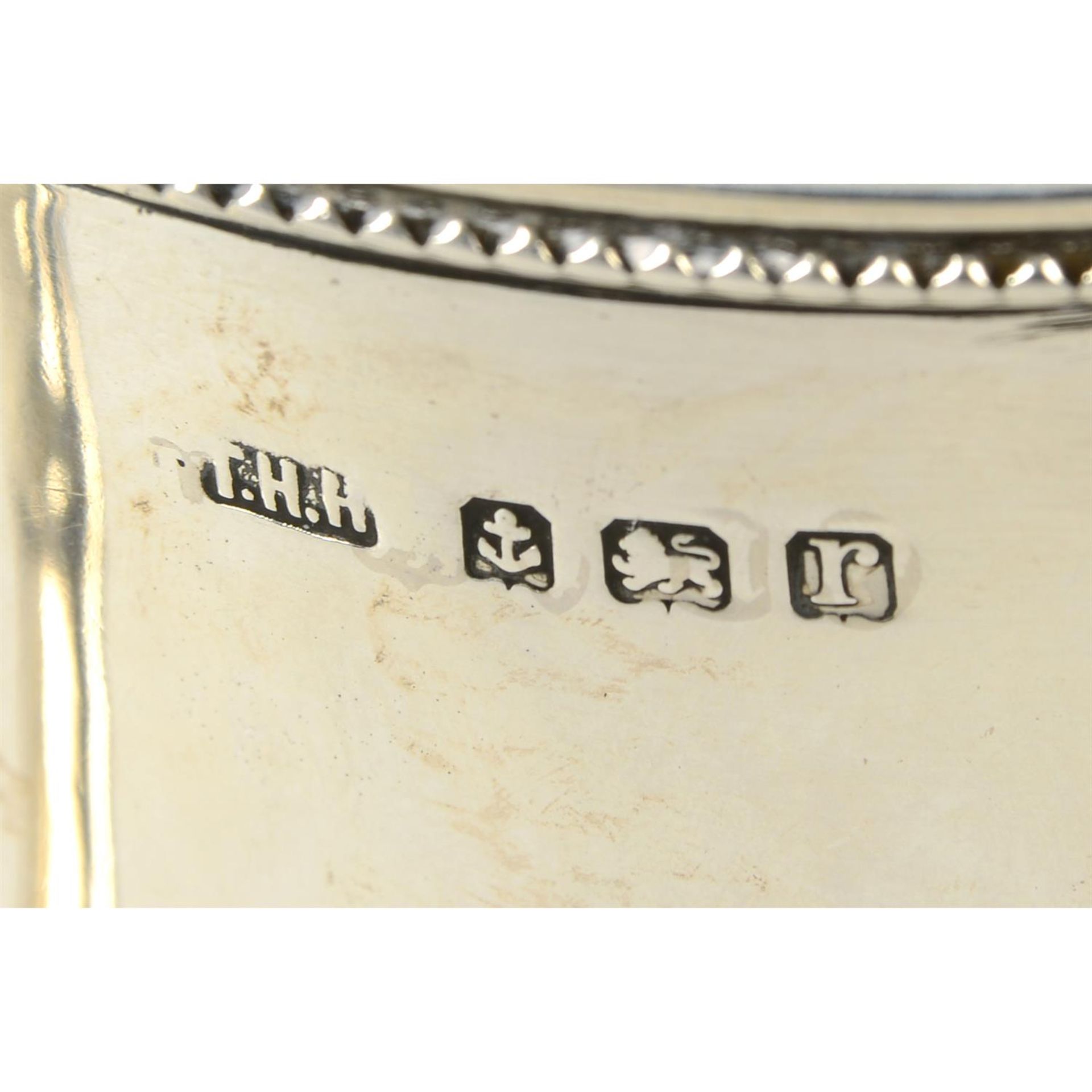 A George V silver mug. - Image 3 of 3