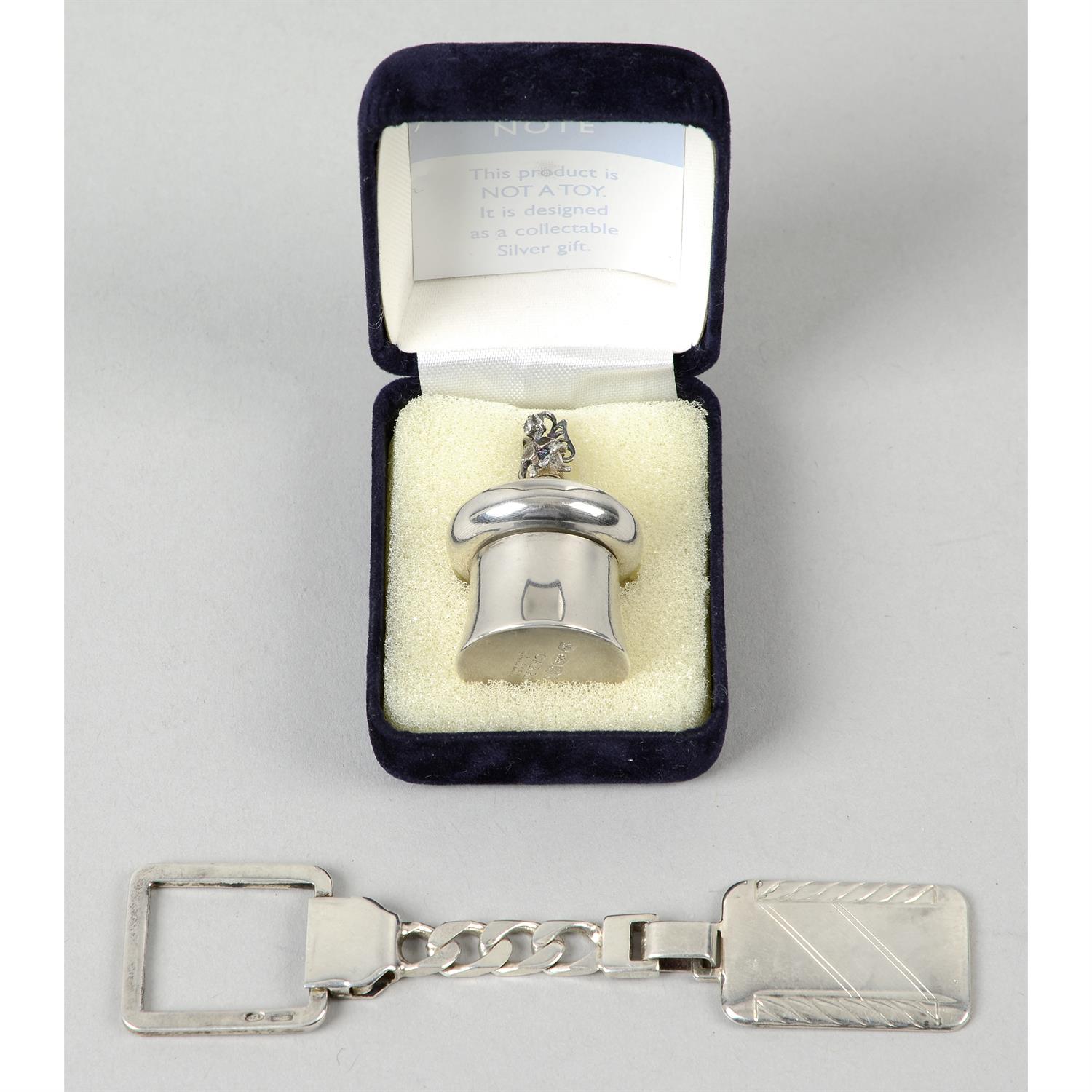 A modern silver trinket box; together with an Italian silver key ring. (2).