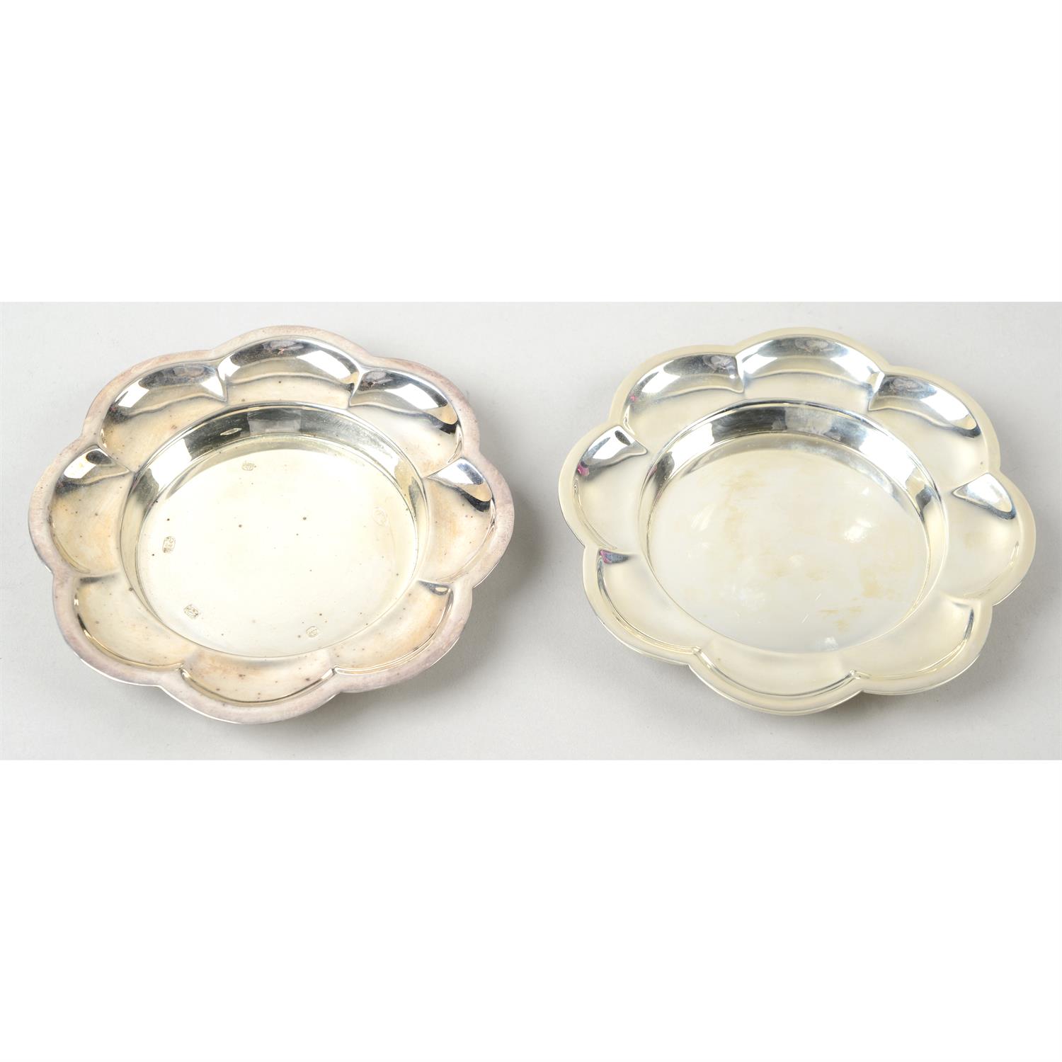 Two cased modern silver small dishes, by Mappin & Webb. - Image 2 of 4