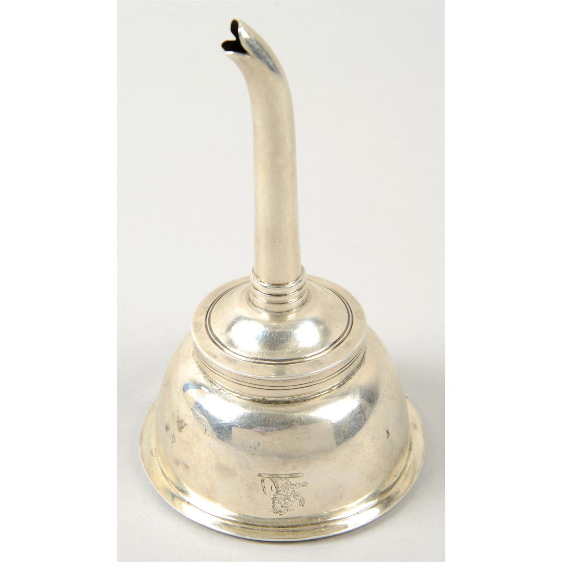 A George IV silver wine funnel. - Bild 2 aus 4