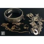Three items of 9ct jewellery to include a chain, a bar brooch and a broken ring, total weight 5.