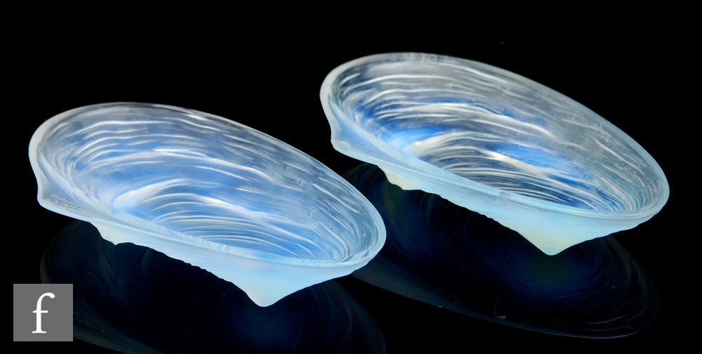 Sabino - A pair of 1930s Art Deco moulded glass dishes, modelled as oyster shells, all in a