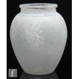 Seguso Vetri D'Arte - A large glass vase of tapering ovoid form with short collar neck, decorated