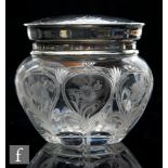 An early 20th Century clear crystal glass bowl of shouldered form, engraved with alternating