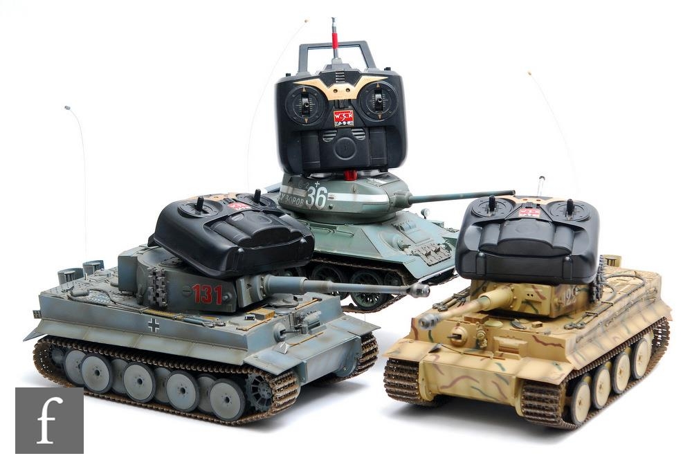 Three 1:16 scale remote control models of tanks, all with handsets.