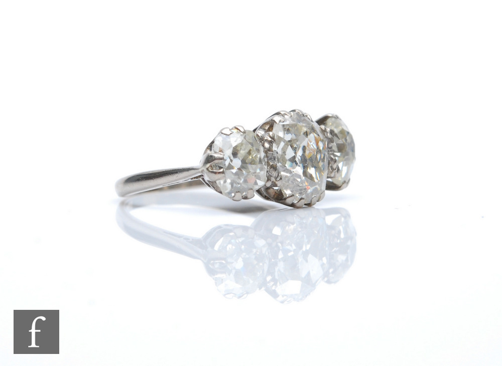 An early 20th Century platinum diamond three stone ring, old cut claw set stones, centre stone - Image 2 of 5