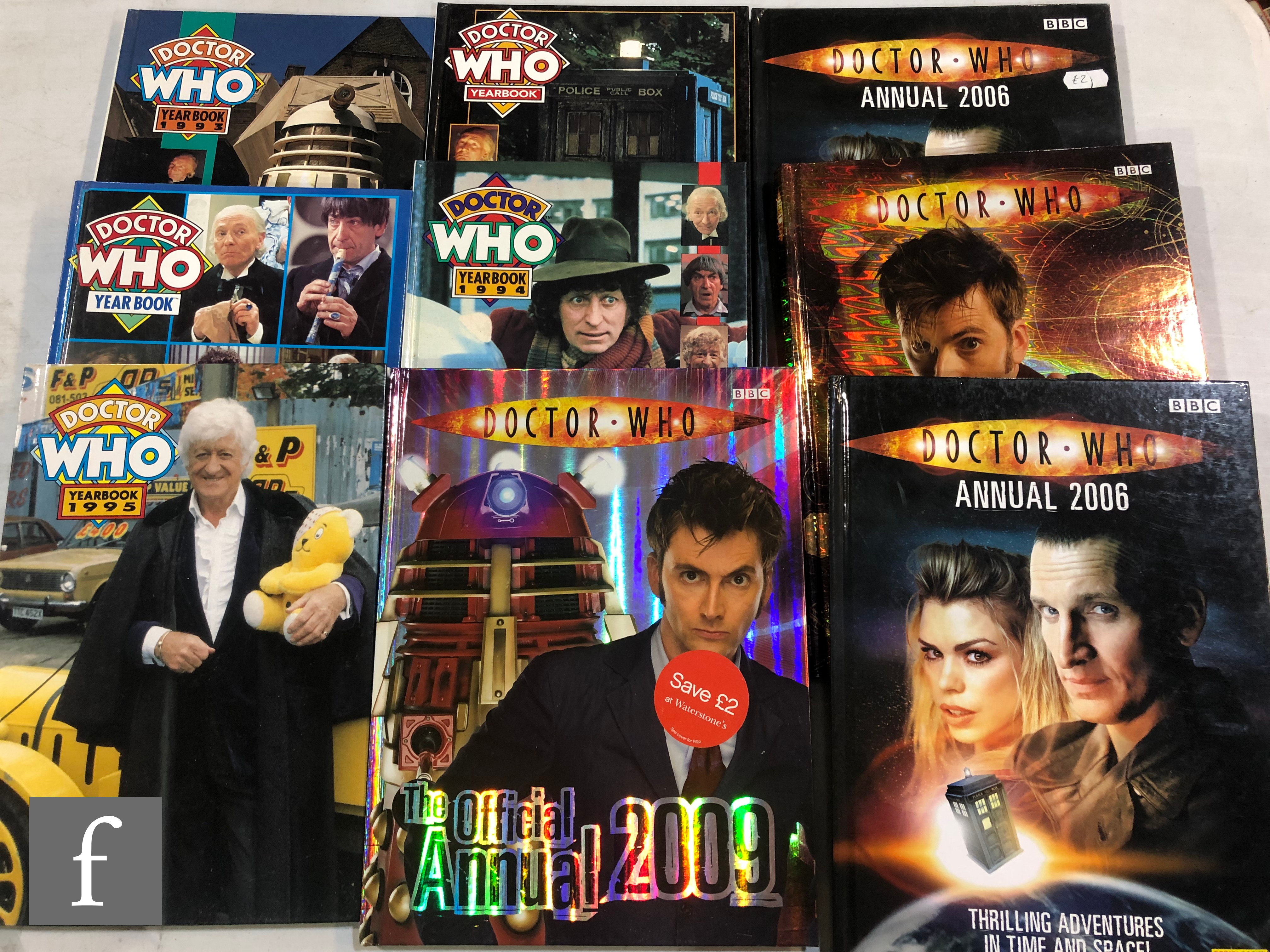 A collection of Doctor Who fiction hardback and paperback books, to include IDW comics, Choose - Image 7 of 8
