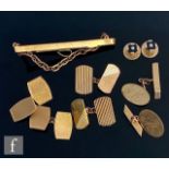 A small parcel lot of assorted items to include three pairs of chain link cufflinks, a tie slide