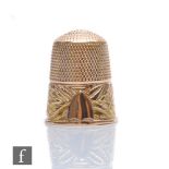 An early 20th Century 15ct hallmarked thimble with foliate decoration to border, weight 3.9g, height