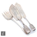 A Victorian hallmarked silver fiddle pattern fish slice and fork each with pierced blades, with a