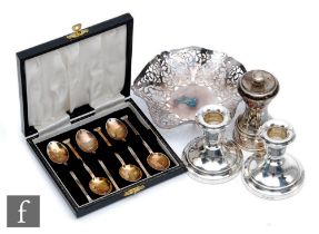 A small parcel lot of assorted hallmarked silver items to include a pepper grinder, a pair of