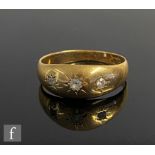 An early 20th Century 18ct hallmarked gypsy set boat shaped ring, weight 4.2g, ring size O 1/2,