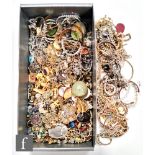 A parcel lot of assorted costume jewellery to include bangles, beads, brooches, pendants,