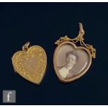 Two early 20th Century 9ct heart shaped lockets, a closed and open example, total weight 14.5g,
