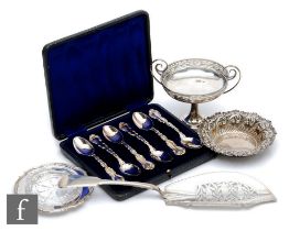 A small parcel lot of assorted hallmarked silver items to include a fish slice, a cased set of tea
