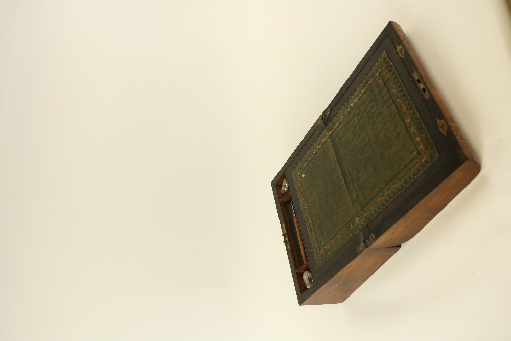 A Victorian figured walnut and parquetry inlaid Lap Desk, 12" (30.5cms). (1) - Bild 2 aus 2