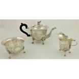 A three piece Irish silver Tea Service, Dublin 1976, comprising: teapot with cow finial, the body