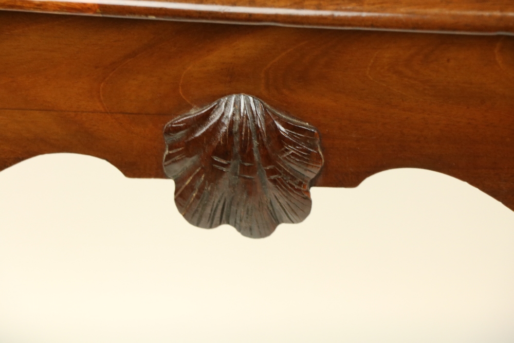 An Irish George III period mahogany Side or Console Table, the rectangular top with a moulded edge - Bild 5 aus 5