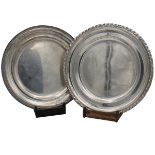 Due piatti circolari - Two circular plates