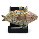 Particolare scaldino a forma di pesce - Particular fish-shaped handwarmer