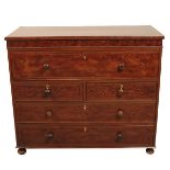 Cassettone con ribalta e quattro cassetti - Chest of drawers with flap and four drawers