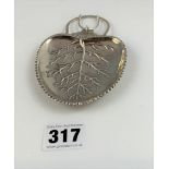 Silver leaf design dish with clip holder, 5” long, w: 1.2 ozt