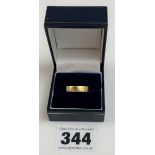 18k gold wedding band. Size O, W: 3.7g