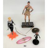 3 Wonderwoman figures with accessories