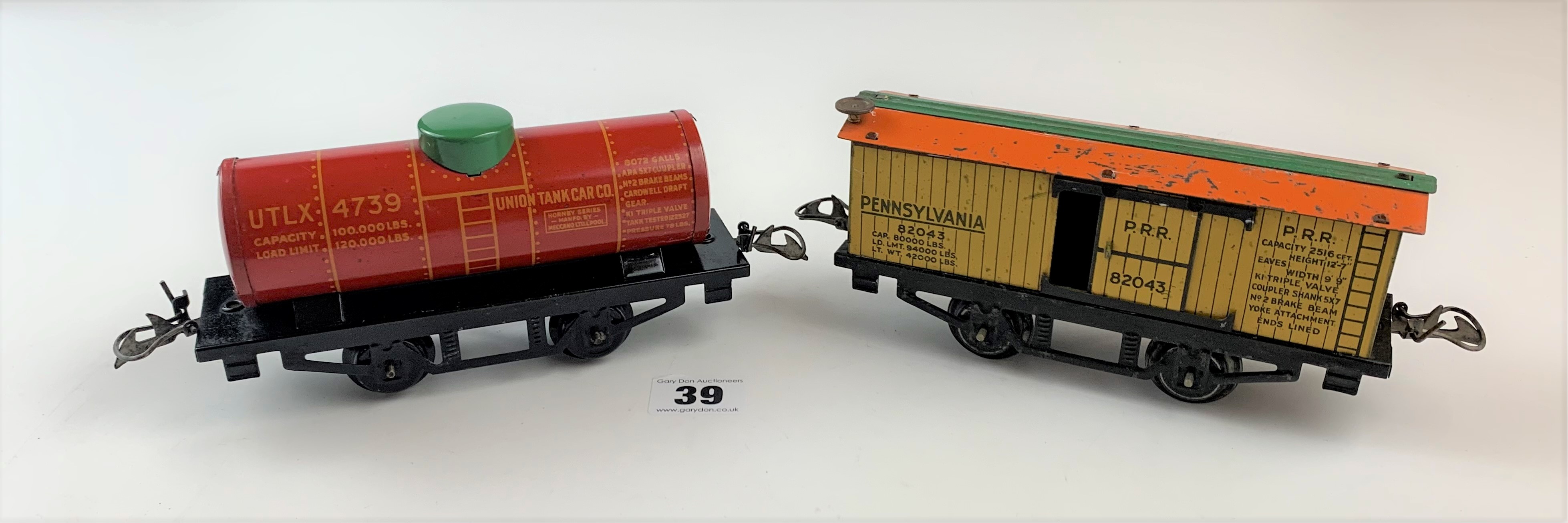 Hornby ‘O’ gauge – American type tanker wagon 4w and American type box car 4w